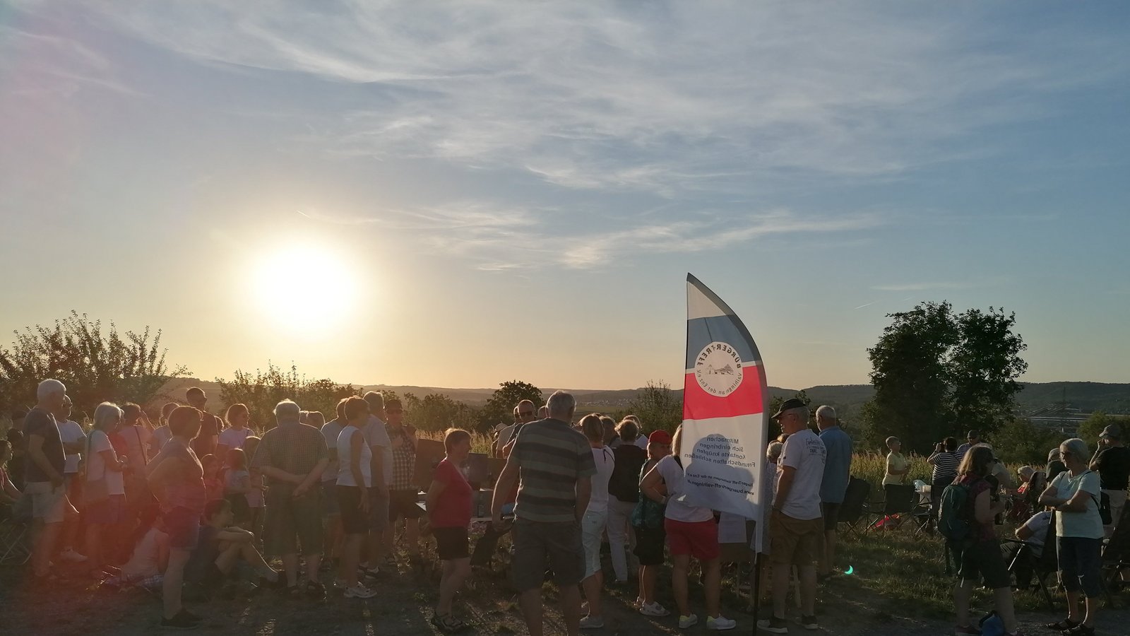 Warten auf die Sonnenfinsternis in Vaihingen. Foto: Banholzer