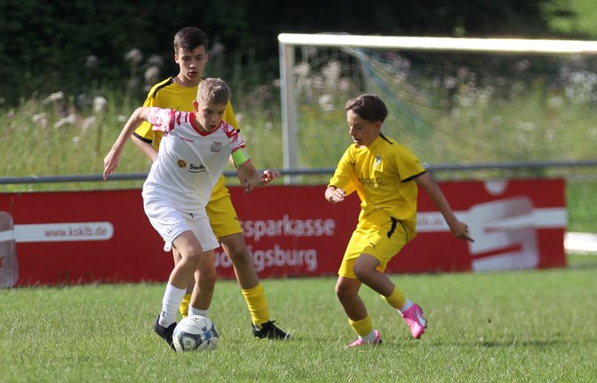 Mit der TSG Backnang (weiße Trikots) und dem SV Salamander Kornwestheim sind zwar hochklassige Teams am Start, am Ende gewinnt in der C-Jugend aber die SGM Vaihingen-Süd. <span class='image-autor'>Foto: Dittrich</span>
