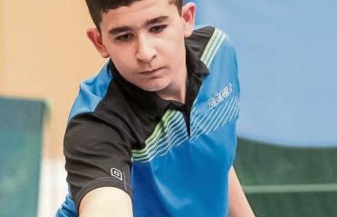 Bilal Durak (von links) war bei den Jungen U 15 nicht zu schlagen. Sein Bruder Talib Durak setzte sich hauchdünn bei den Jungen U 18 gegen Vorjahressieger Pierre Manzala durch. Und Sarah Stavridis sicherte sich den Titel bei den Mädchen. Fotos: Simecek
