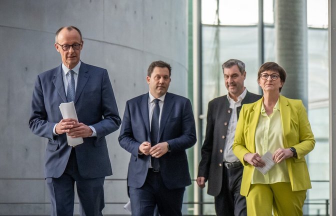 Die vier Parteichefs von CDU, CSU und SPD verkündeten die Einigung am Samstagnachmittag.<span class='image-autor'>Foto: dpa/Michael Kappeler</span>