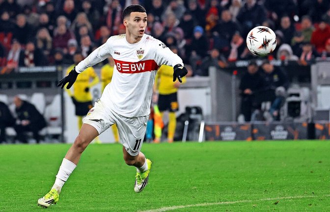 Bilal El Khannouss ist fokussiert auf den Ball – genauso wie der VfB auf den Pokal-Gegner Kiel. Das Ziel ist das Halbfinale.<span class='image-autor'>Foto: Baumann</span>