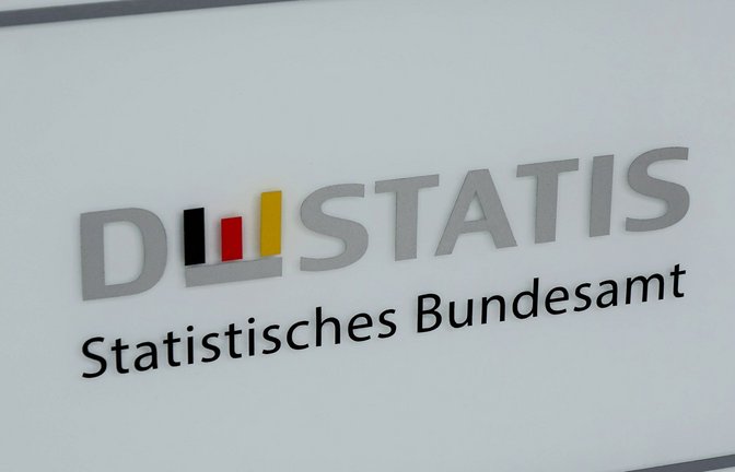 Wie das Statistische Bundesamt am Montag mitteilte, ist die Zahl der registrierten Schutzsuchenden gegenüber dem Vorjahr um 4,1 Prozent gestiegen (Symbolbild).<span class='image-autor'>Foto: IMAGO/Steinach/IMAGO/Sascha Steinach</span>