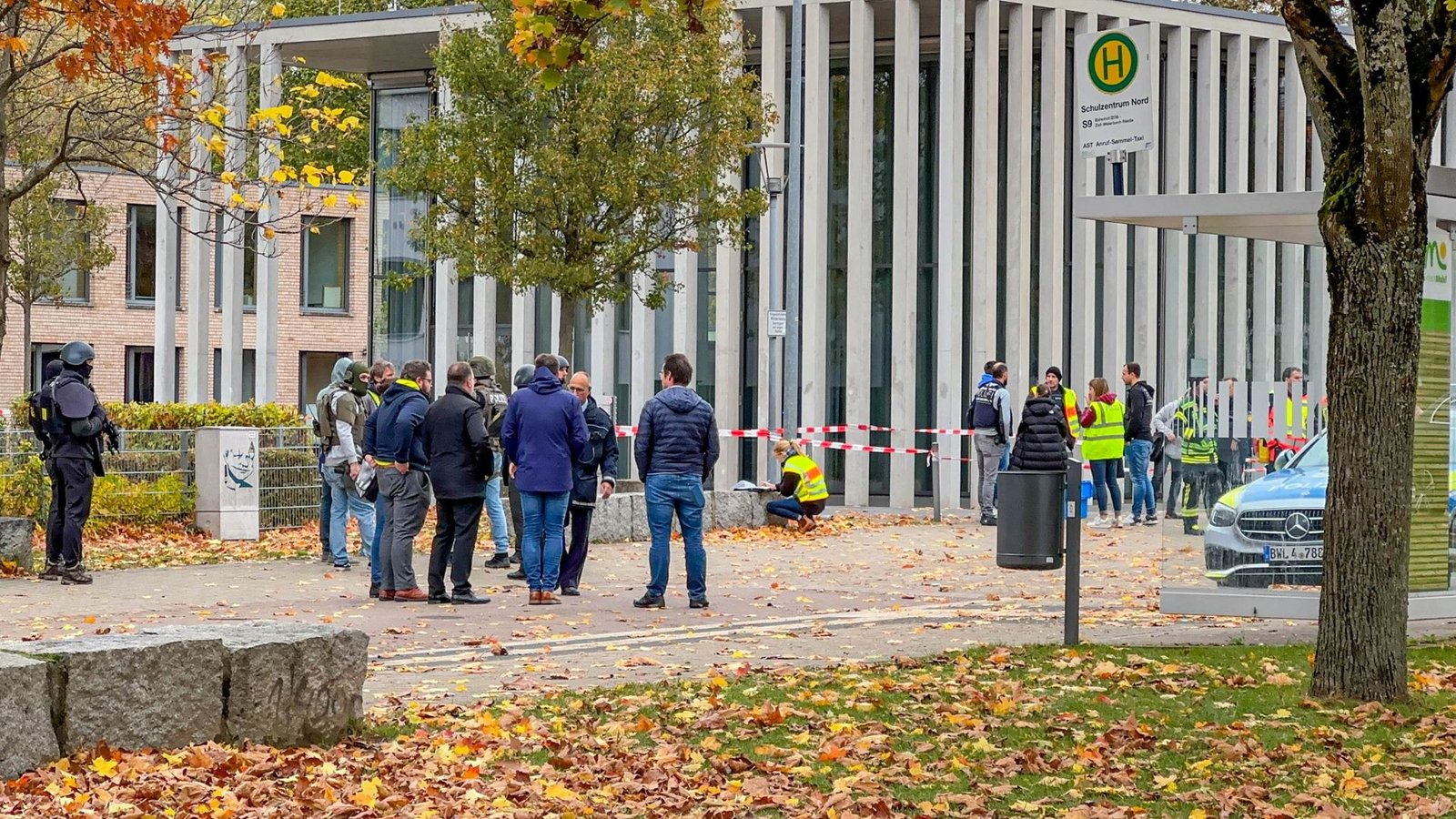 Immer noch herrscht Fassungslosigkeit hinsichtlich der Tat. Das Opfer starb durch den Schuss.Foto: dpa/Christina Häußler