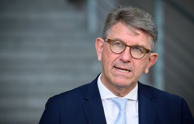 Kulturstaatsminister Wolfram Weimer steht wegen der Entscheidung in der Kritik. (Archivbild)<span class='image-autor'>Foto: Bernd von Jutrczenka/dpa</span>