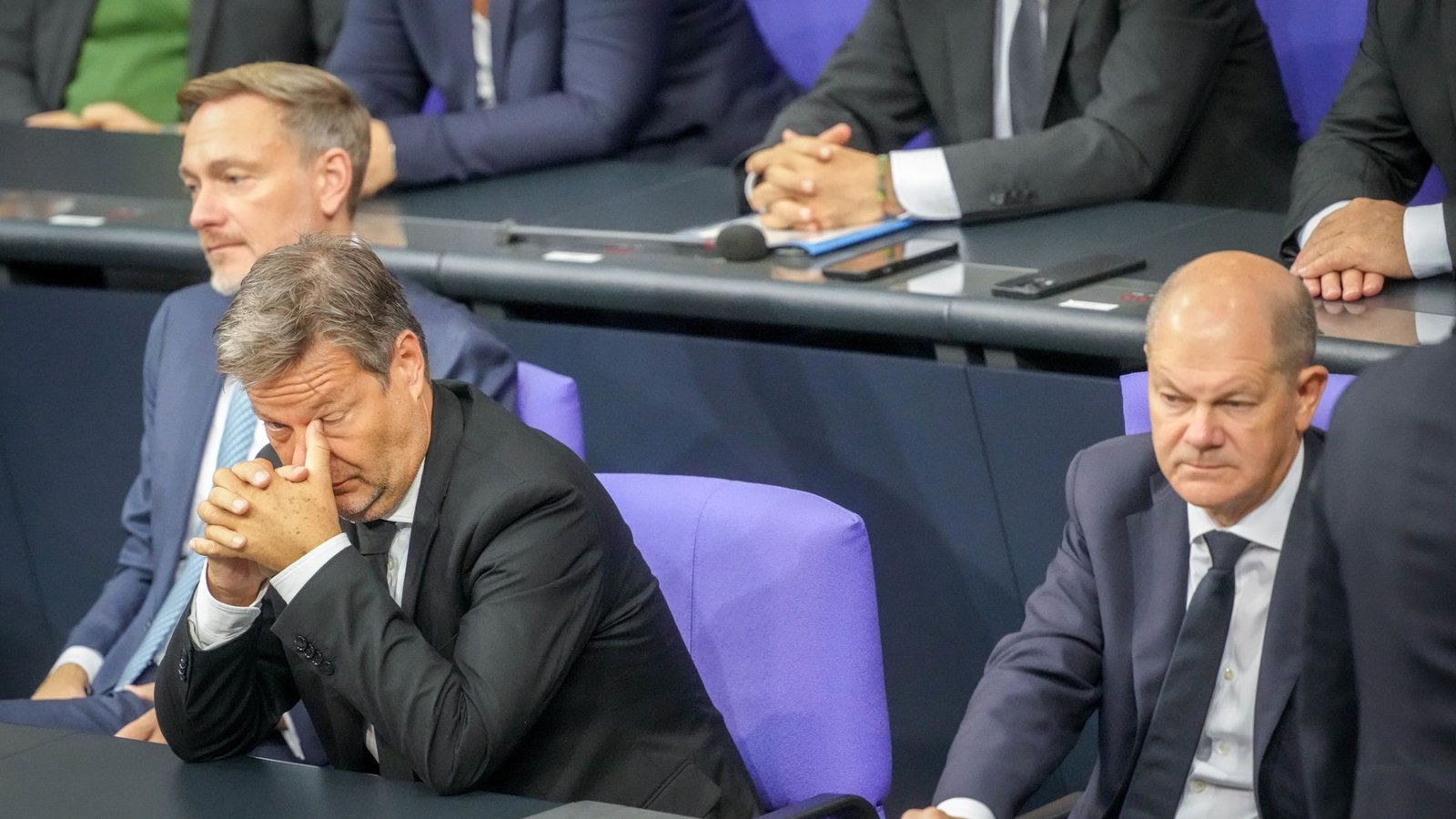 Eine kaputte Beziehung: Olaf Scholz und Christian Lindner. Dazwischen: Vize-Kanzler Robert Habeck.Foto: dpa/Kay Nietfeld Eine kaputte Beziehung: Olaf Scholz und Christian Lindner. Dazwischen: Vize-Kanzler Robert Habeck.Foto: dpa/Kay Nietfeld