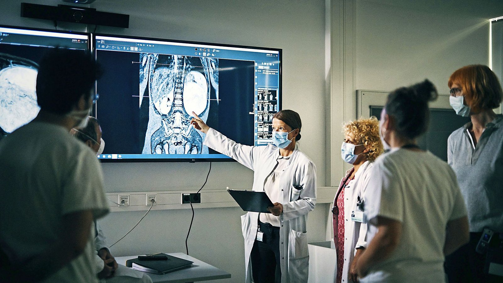 Beim Tumorboard im Klinikum Stuttgart beraten Ärzte aller Fachrichtungen über das Therapiekonzept eines Patienten.Foto: Beim Tumorboard im Klinikum Stuttgart beraten Ärzte aller Fachrichtungen über das Therapiekonzept eines Patienten.Foto: 