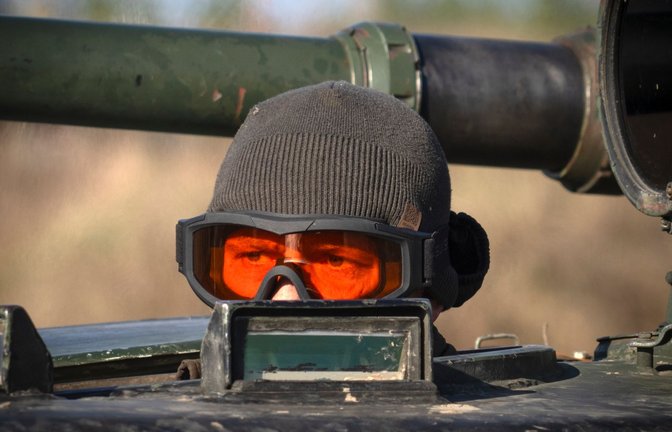 Die Ukraine verteidigt sich seit gut zwei Jahren gegen den russischen Angriffskrieg.<span class='image-autor'>Foto: Efrem Lukatsky/AP/dpa</span>