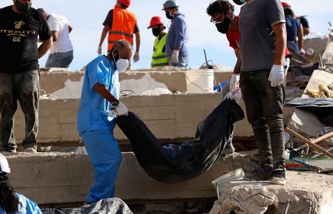 Unter den Trümmern werden noch Tausende Menschen vermutet.<span class='image-autor'>Foto: Pedro Mattey/AP/dpa</span>