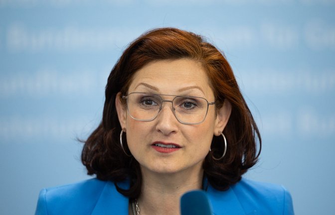 Die Bundesbeauftragte Ferda Ataman hat eine Debatte über Altersdiskriminierung angestoßen.<span class='image-autor'>Foto: dpa/Hannes P Albert</span>