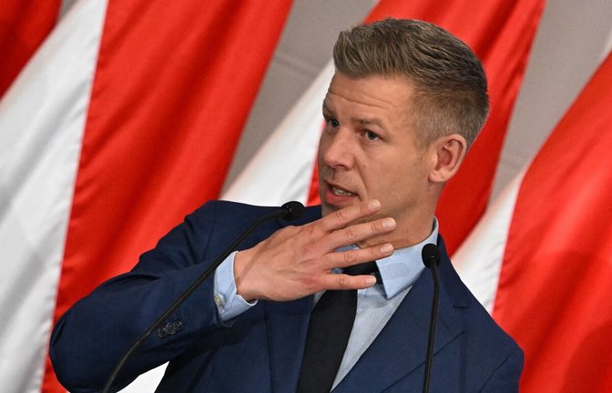 Ungarns künftiger Regierungschef Peter Magyar sah sich im Sender M1 über Jahre diffamiert, „morgens, mittags und abends“.<span class='image-autor'>Foto: AFP</span>