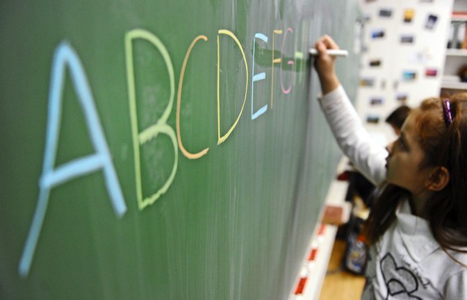 Die Schulverbände legen ein buntes ABC von tarifnahen  Forderungen   zugunsten der Lehrkräfte vor.<span class='image-autor'>Foto: dpa/Daniel Reinhardt</span>