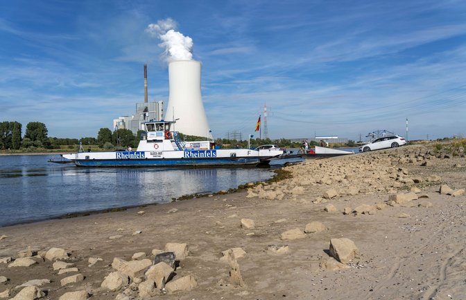 Der Rhein führt wenig Wasser – das hat Folgen für die Binnenschifffahrt und die Energieversorger.<span class='image-autor'>Foto: Imago//Jochen Tack</span>