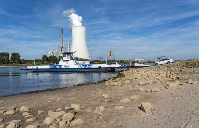 Der Rhein führt wenig Wasser – das hat Folgen für die Binnenschifffahrt und die Energieversorger.<span class='image-autor'>Foto: Imago//Jochen Tack</span>