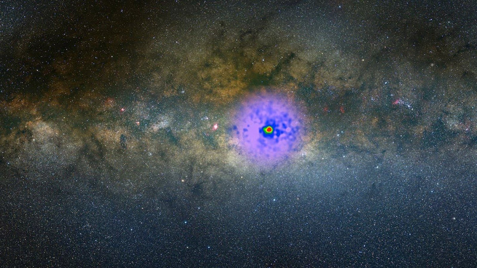 Ein Überschuss an Gammastrahlung aus dem Herzen der Milchstraße gilt als Indiz für Dunkle Materie. Aber warum findet sich dieses Gammaglühen nicht auch bei anderen Galaxien?Foto: © Nasa/A. Mellinger/Central Michigan University, T. Linden/University of Chicago