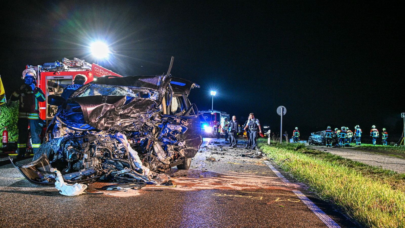 Bei dem Unfall kamen zwei Autofahrer ums Leben.Foto: Jason Tschepljakow/dpa Bei dem Unfall kamen zwei Autofahrer ums Leben.Foto: Jason Tschepljakow/dpa