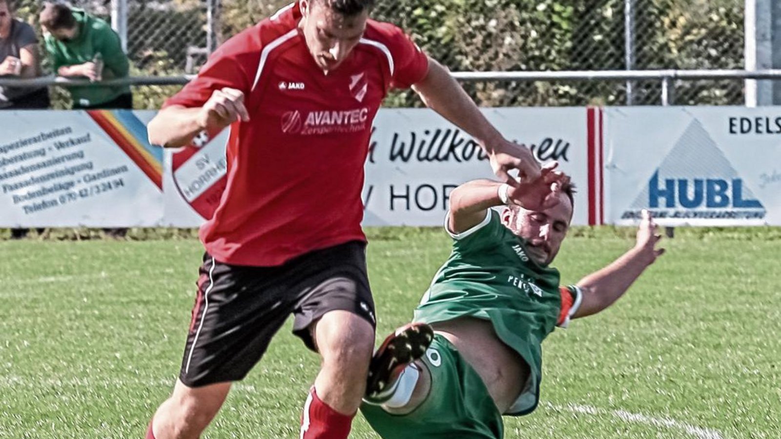 Sind Mario Vehlgut (links) und der SV Horrheim auf dem Weg nach vorne nicht aufzuhalten? Foto: Simecek Sind Mario Vehlgut (links) und der SV Horrheim auf dem Weg nach vorne nicht aufzuhalten? Foto: Simecek
