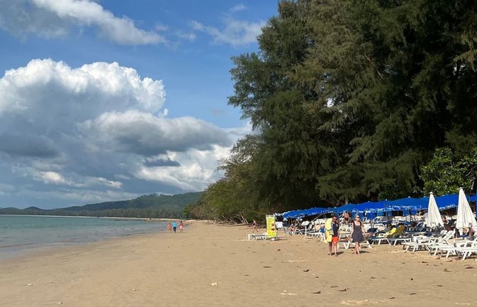Sonne, Meer und Palmenstrände: Auch viele Touristen aus Deutschland zieht es dafür nach Khao Lak auf dem thailändischen Festland. Zwei Urlauber starben bei einem Unfall. (Archivbild)<span class='image-autor'>Carola Frentzen/dpa</span>