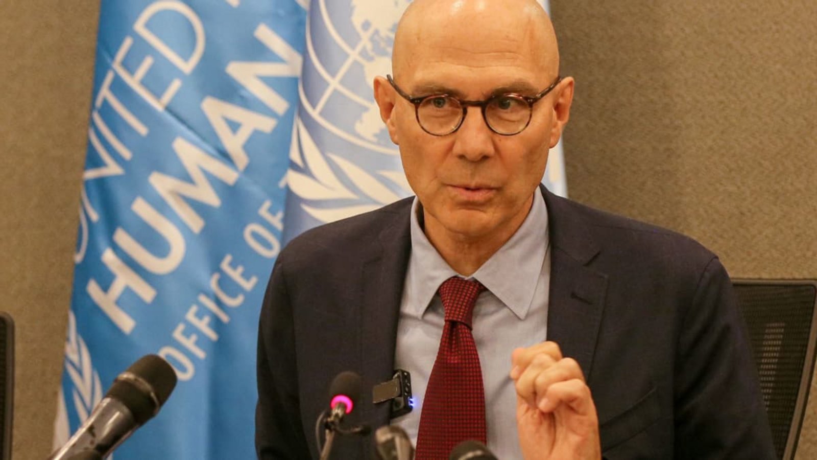 Volker Türk, Hoher Kommissar der Vereinten Nationen für Menschenrechte, sieht Hinweise auf mögliche Kriegsverbrechen Israels im Libanon (Archivfoto).Marwan Naamani/dpa
