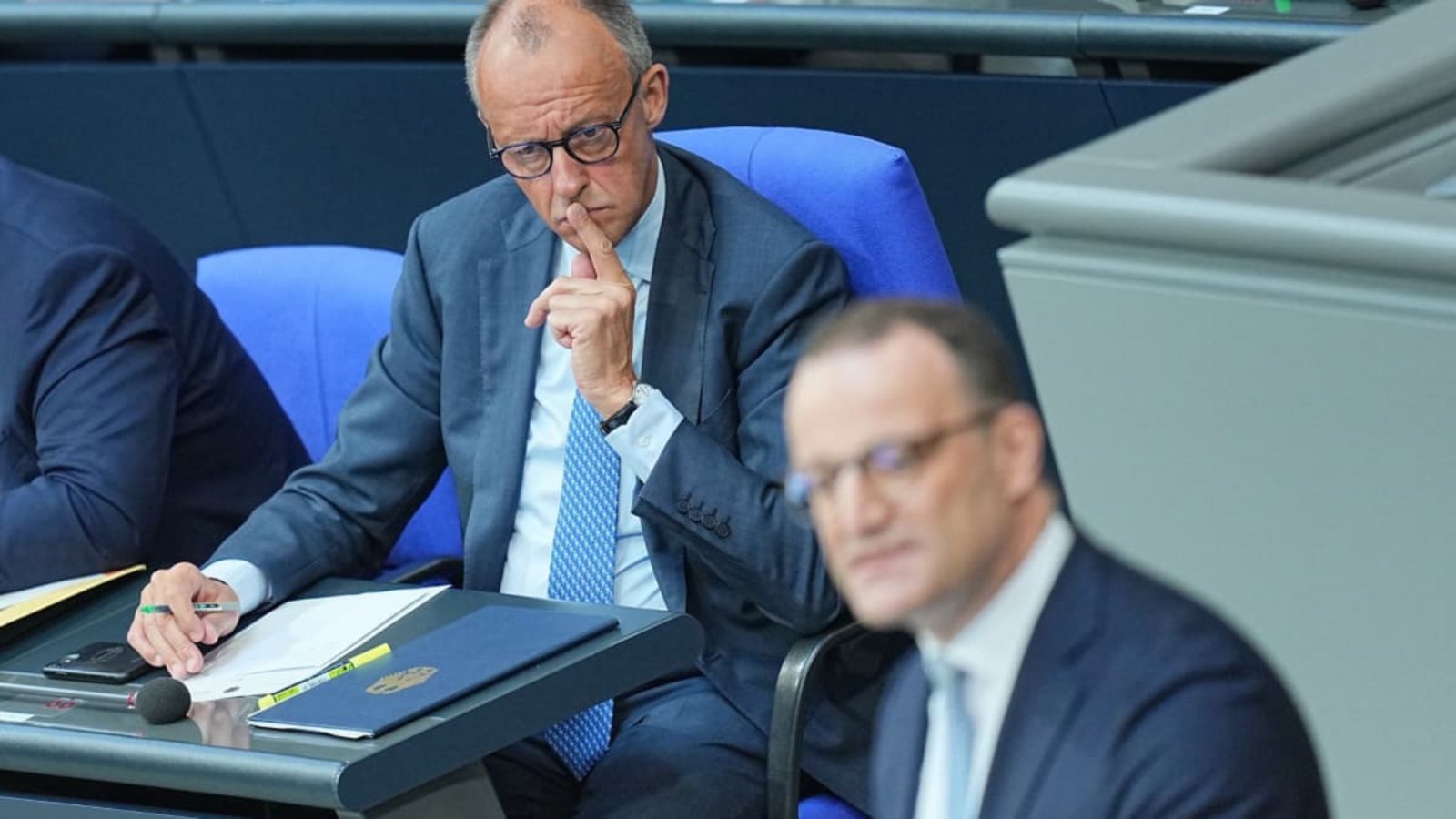 Kanzler Friedrich Merz nennt den Rücktritt Spahns „richtig und unvermeidlich“.Michael Kappeler/dpa Kanzler Friedrich Merz nennt den Rücktritt Spahns „richtig und unvermeidlich“.Michael Kappeler/dpa