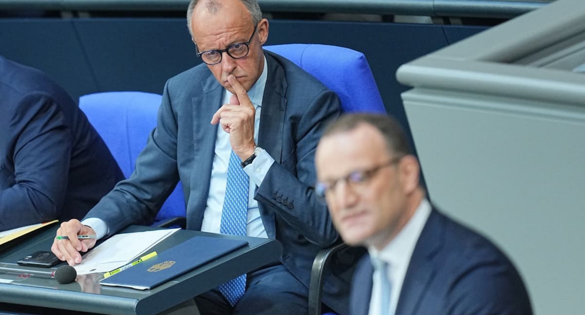 Kanzler Friedrich Merz nennt den Rücktritt Spahns „richtig und unvermeidlich“.