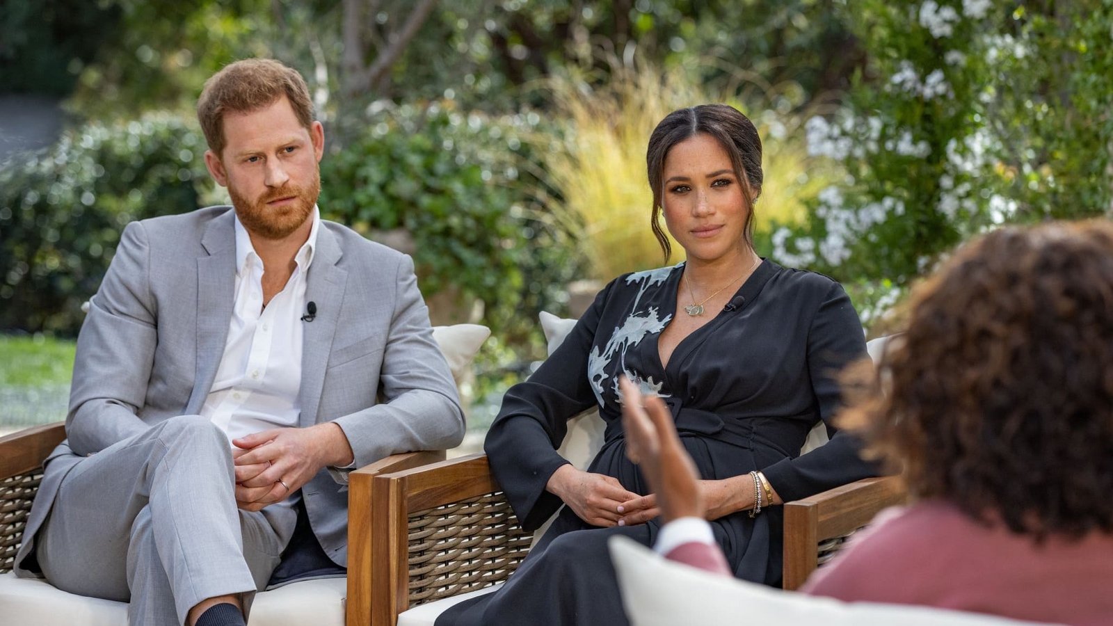 HANDOUT - Moderatorin Oprah Winfrey (r) interviewt Prinz Harry und dessen Ehefrau Herzogin Meghan. (zu dpa: «Harrys und Meghans Rückkehr: Warum - und warum jetzt?»)Joe Pugliese/Harpo Productions/PA Media/dpa HANDOUT - Moderatorin Oprah Winfrey (r) interviewt Prinz Harry und dessen Ehefrau Herzogin Meghan. (zu dpa: «Harrys und Meghans Rückkehr: Warum - und warum jetzt?»)Joe Pugliese/Harpo Productions/PA Media/dpa