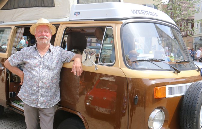 Nicht nur ein Schaustück: Heinz Effenberger ist mit seinem VW Bulli aus Eppingen zum Vaihinger Treffen gekommen, nutzt den Bulli aber auch für Camping-Urlaub.