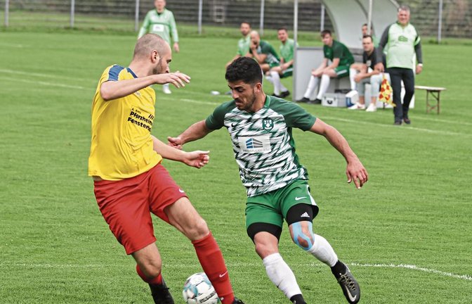 Der VfR Sersheim (rechts Hakan Atalay) hat große Probleme, für das Derby in Sachsenheim ein schlagkräftiges Team aufzustellen.  Foto: Nachreiner