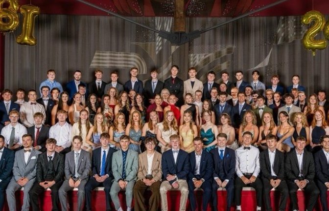 Sie haben es geschafft: Die Abiturientinnen und Abiturienten des Beruflichen Schulzentrums Bietigheim-Bissingen.  <span class='image-autor'>Foto: p</span>
