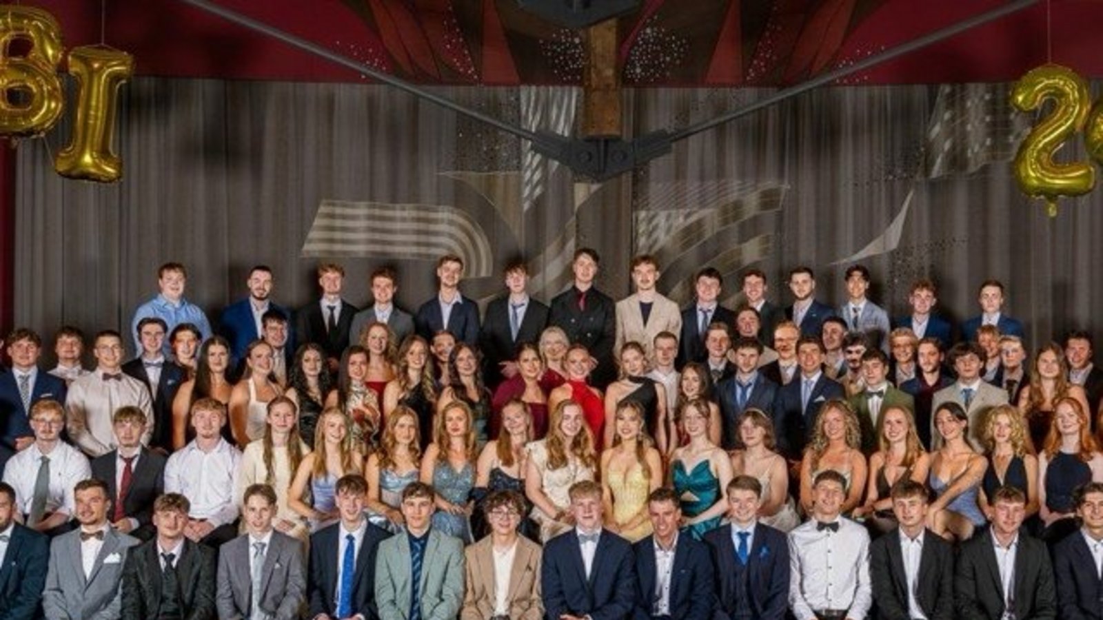 Sie haben es geschafft: Die Abiturientinnen und Abiturienten des Beruflichen Schulzentrums Bietigheim-Bissingen. Foto: p Sie haben es geschafft: Die Abiturientinnen und Abiturienten des Beruflichen Schulzentrums Bietigheim-Bissingen. Foto: p