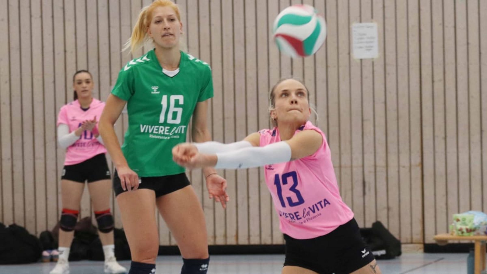 Die TSF Ditzingen haben geliefert: Die Volleyballerinnen um Libera Madeleine Steinbock (re.) haben ihren ersten Saisonerfolg eingefahren.Andreas Gorr
