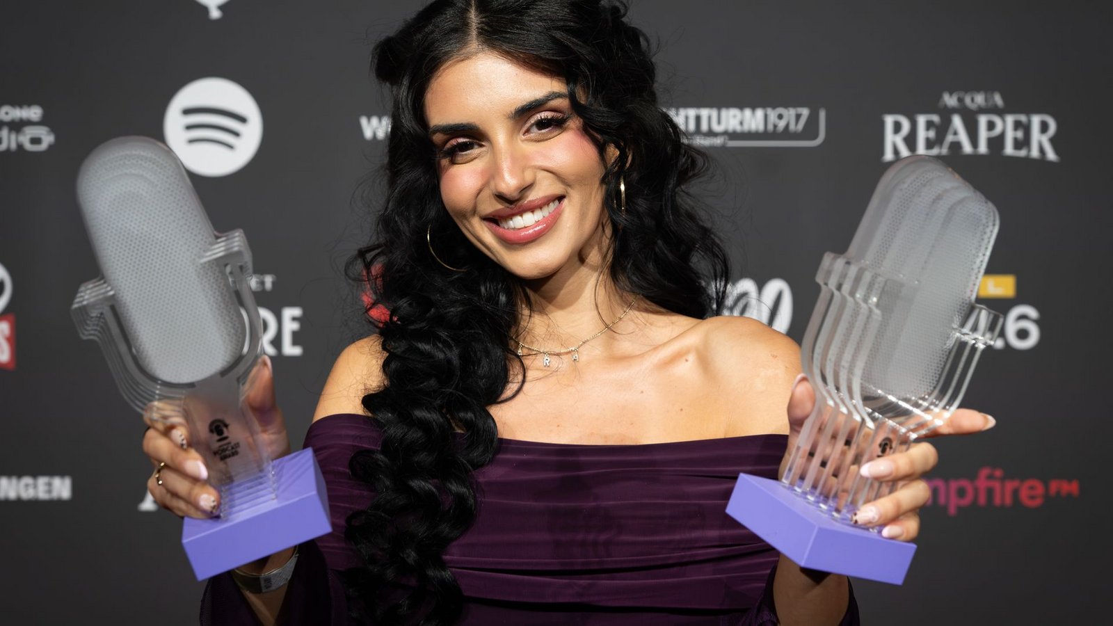 "Take Me Späti"-Moderatorin Sara Arslan sahnte beim Deutschen Podcast Award ab.Foto: Soeren Stache/dpa "Take Me Späti"-Moderatorin Sara Arslan sahnte beim Deutschen Podcast Award ab.Foto: Soeren Stache/dpa