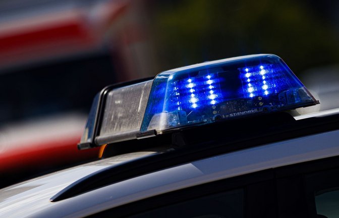 Auf der B3 ist es ereut zu einem schweren Unfall gekommen (Symbolbild).<span class='image-autor'>Foto: Moritz Frankenberg/dpa</span>