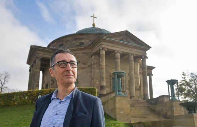Cem Özdemir wenige Tage nach Bekanntgabe seiner Kandidatur vor der Württembergischen Grabkapelle.<span class='image-autor'>Foto: LICHTGUT</span>