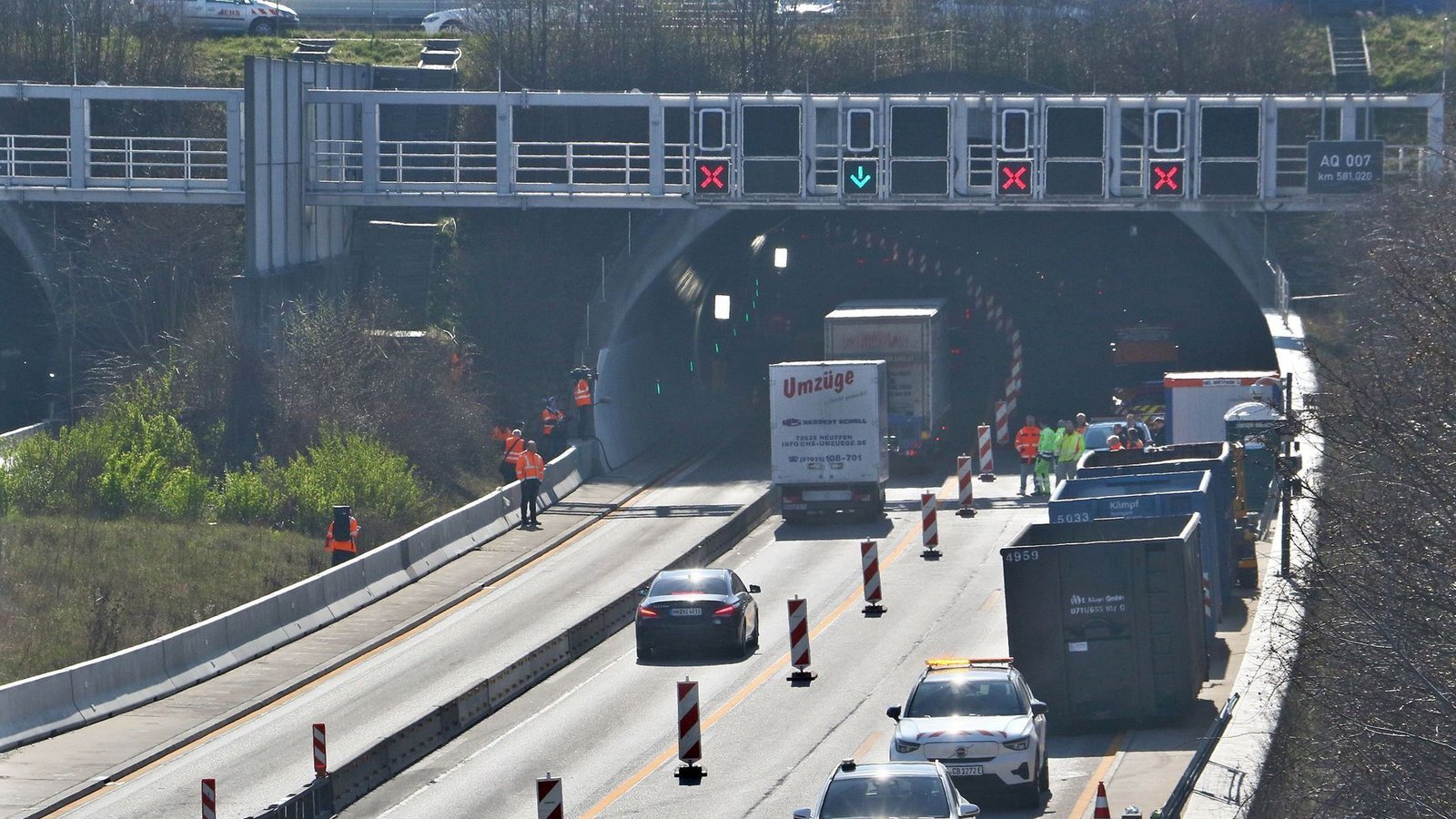 Der Engelbergtunnel ist einer der wichtigsten Autobahntunnel in Baden-Württemberg mit bis zu 140.000 Fahrzeugen pro Tag (Archivfoto).Foto: KS-Images/dpa/Andreas Rometsch