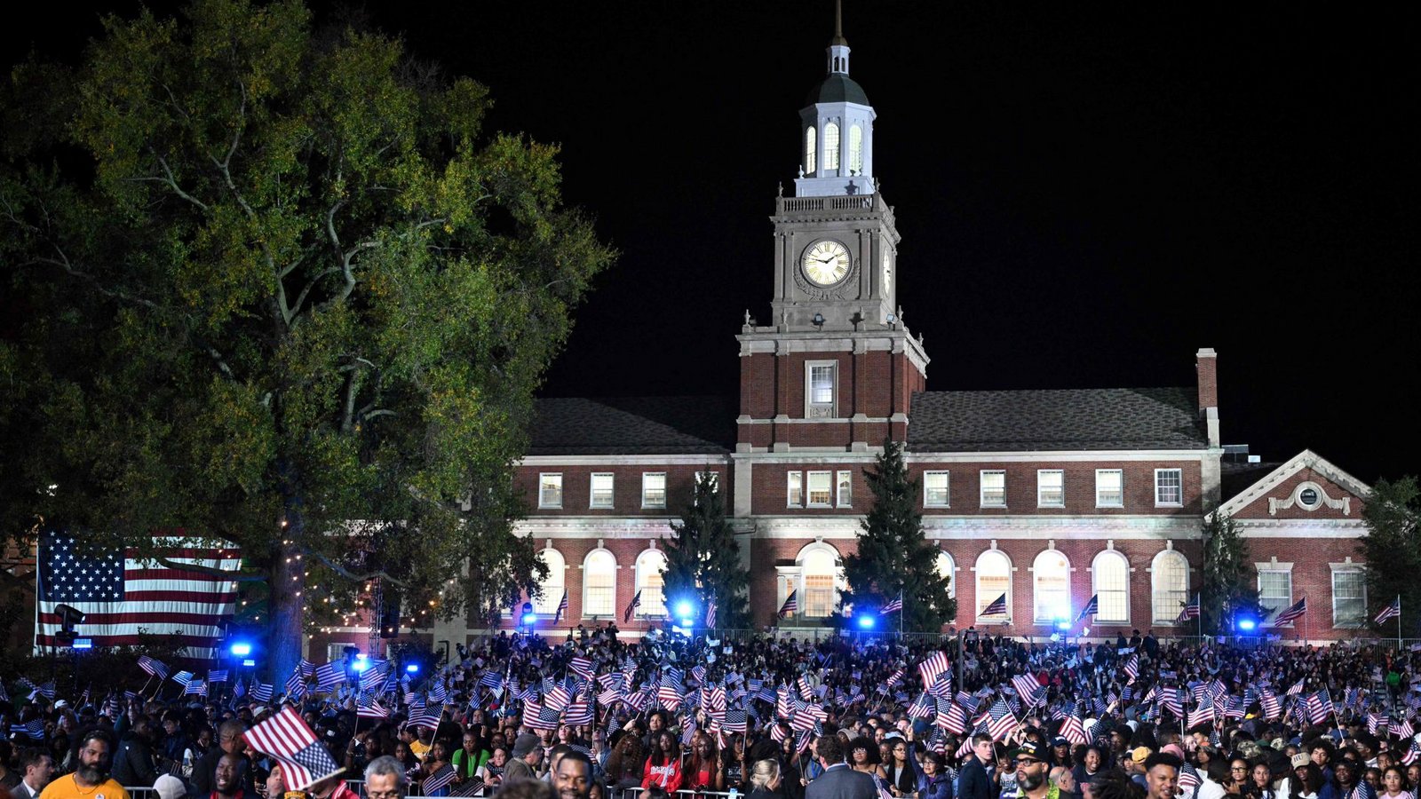 Die Demokraten halten ihre zentrale Wahlparty an der Howard University, eines der traditionsreichen „black colleges“ in den USA.Foto: AFP/ANDREW CABALLERO-REYNOLDS Die Demokraten halten ihre zentrale Wahlparty an der Howard University, eines der traditionsreichen „black colleges“ in den USA.Foto: AFP/ANDREW CABALLERO-REYNOLDS
