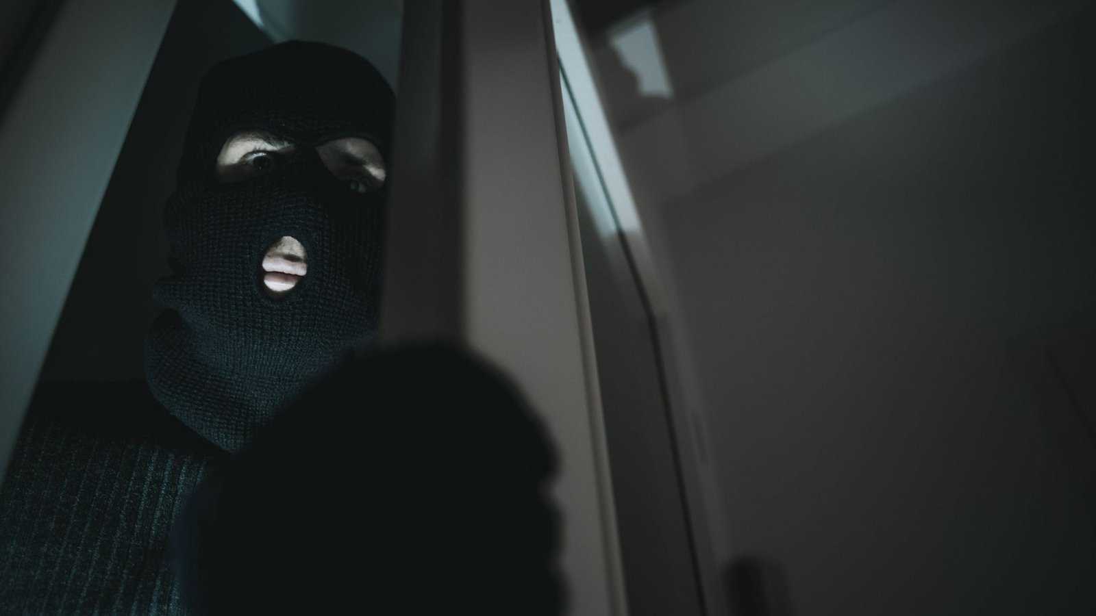 Zwei Männer haben einen Senior in Reutlingen überfallen (Symbolbild).Foto: IMAGO/Michael Bihlmayer Zwei Männer haben einen Senior in Reutlingen überfallen (Symbolbild).Foto: IMAGO/Michael Bihlmayer