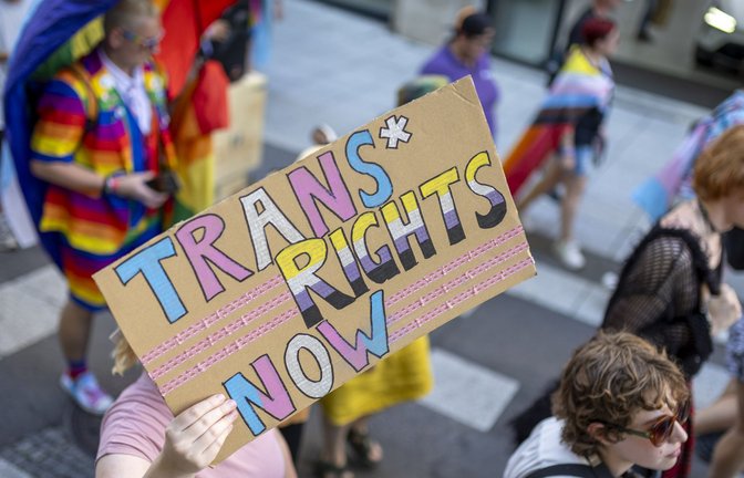 Bei der Transpride in Stuttgart machten sich Anfang September 400 Menschen für die Rechte von trans Personen stark.<span class='image-autor'>Foto: Lichtgut/Julian Rettig</span>