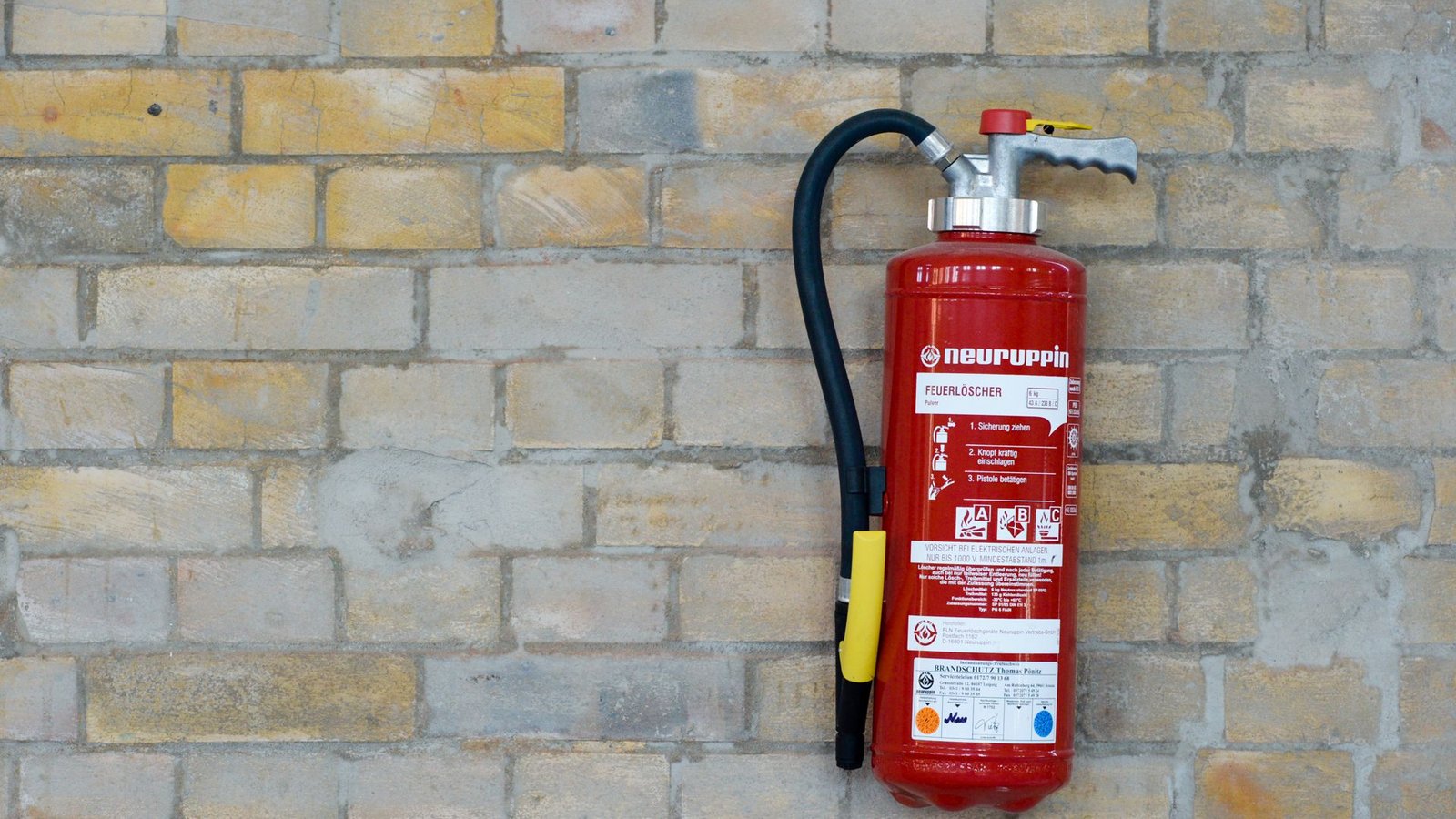 Im Schulwesen brennt es, Experten wollen nun löschen.Foto: dpa/Peter Endig Im Schulwesen brennt es, Experten wollen nun löschen.Foto: dpa/Peter Endig