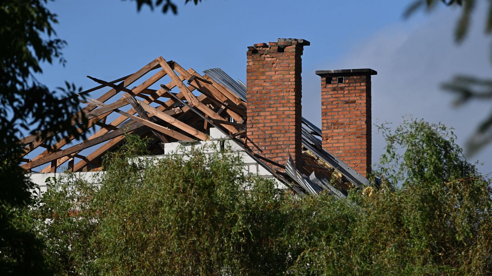 Zerstörtes Haus in Ostpolen – laut Medienberichten durch Drohnen.Foto: Wojtek Jargilo/PAP/dpa Zerstörtes Haus in Ostpolen – laut Medienberichten durch Drohnen.Foto: Wojtek Jargilo/PAP/dpa