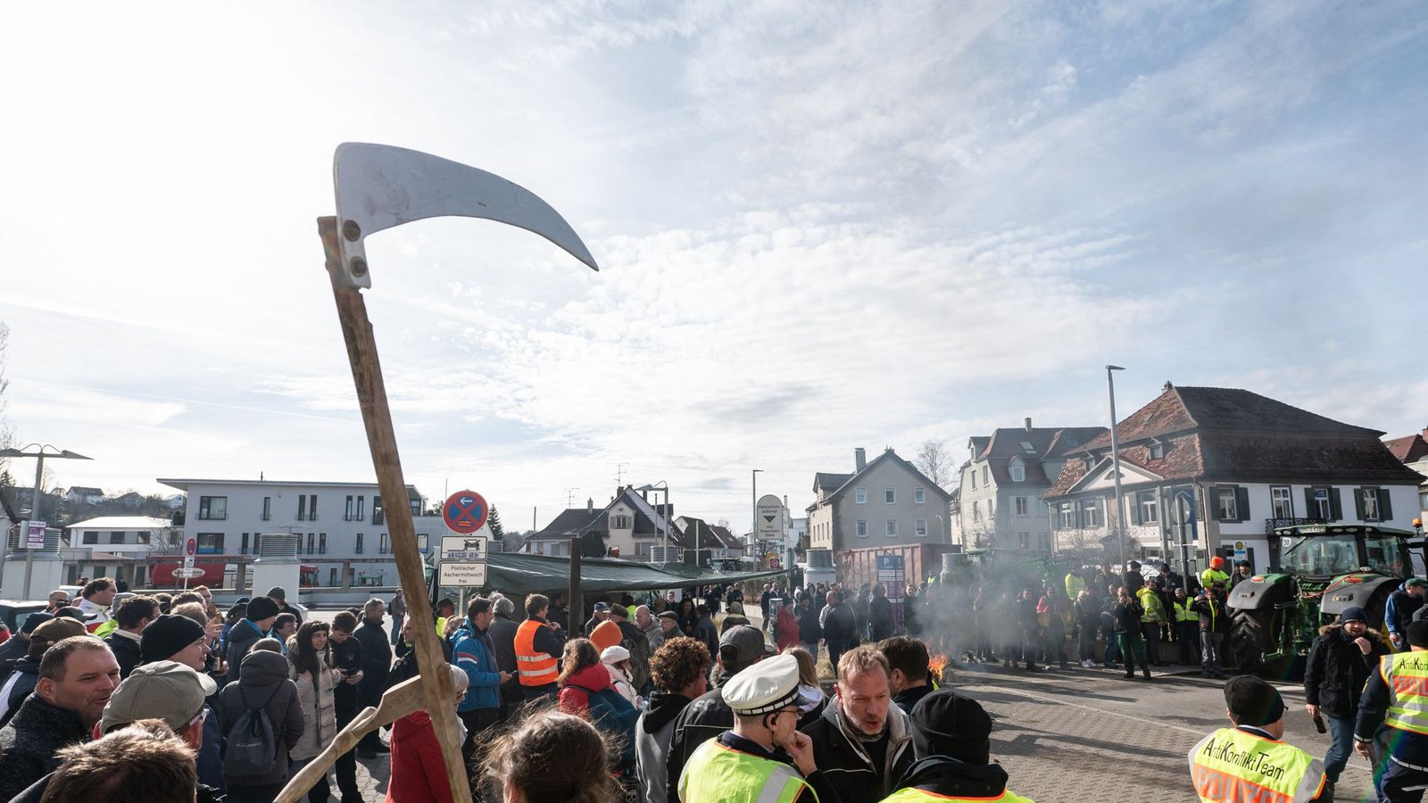 Nach den gewaltsamen Protesten in Biberach wurde nun Anklage erhoben. (Archivbild)Foto: dpa/Silas Stein Nach den gewaltsamen Protesten in Biberach wurde nun Anklage erhoben. (Archivbild)Foto: dpa/Silas Stein