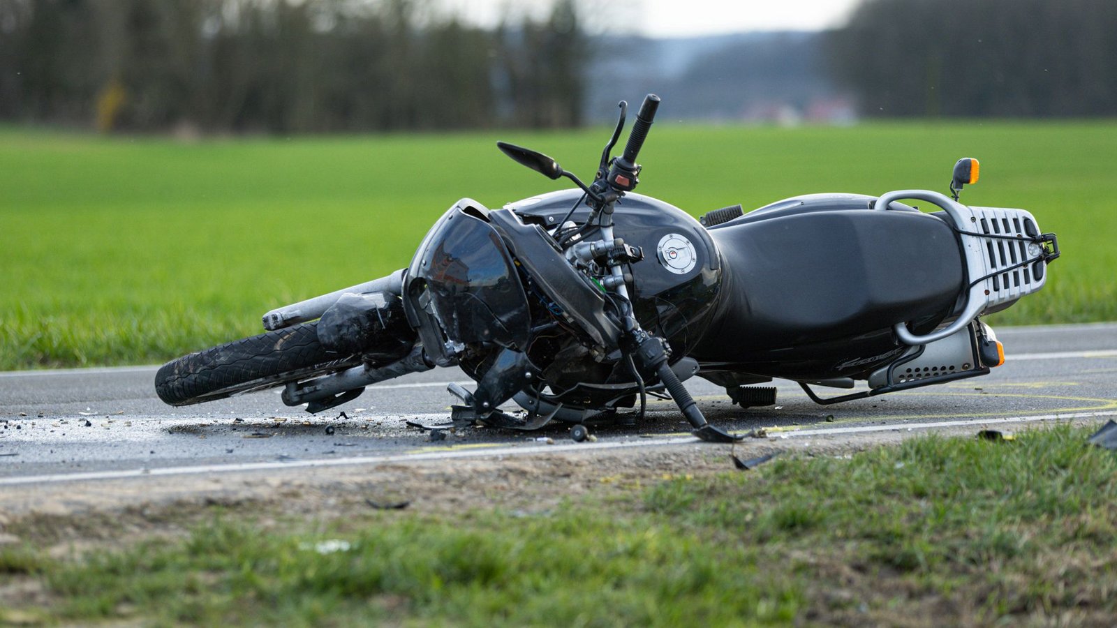 Der Mann wurde bei dem Motorradunfall schwer verletzt. (Symbolfoto)Foto: IMAGO/Fotostand/IMAGO/Fotostand / Gelhot Der Mann wurde bei dem Motorradunfall schwer verletzt. (Symbolfoto)Foto: IMAGO/Fotostand/IMAGO/Fotostand / Gelhot