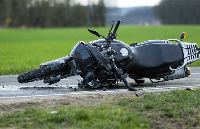 Der Mann wurde bei dem Motorradunfall schwer verletzt. (Symbolfoto)<span class='image-autor'>Foto: IMAGO/Fotostand/IMAGO/Fotostand / Gelhot</span>