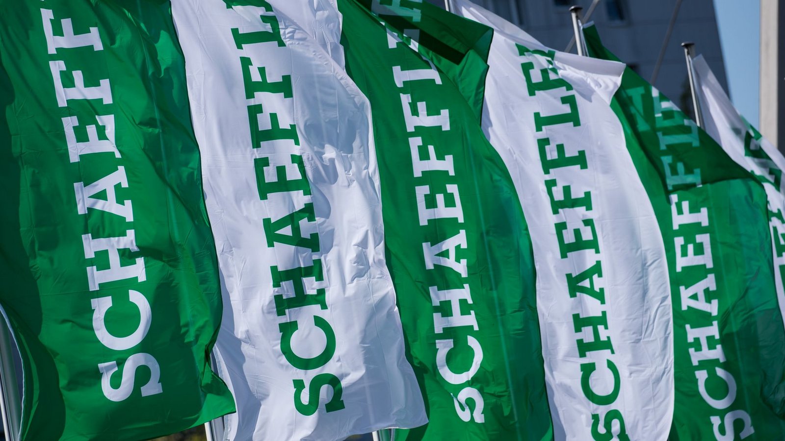Der Zulieferer Schaeffler will künftig auch in der Raumfahrttechnologie Geschäfte machen. (Archivbild)Foto: Daniel Karmann/dpa Der Zulieferer Schaeffler will künftig auch in der Raumfahrttechnologie Geschäfte machen. (Archivbild)Foto: Daniel Karmann/dpa