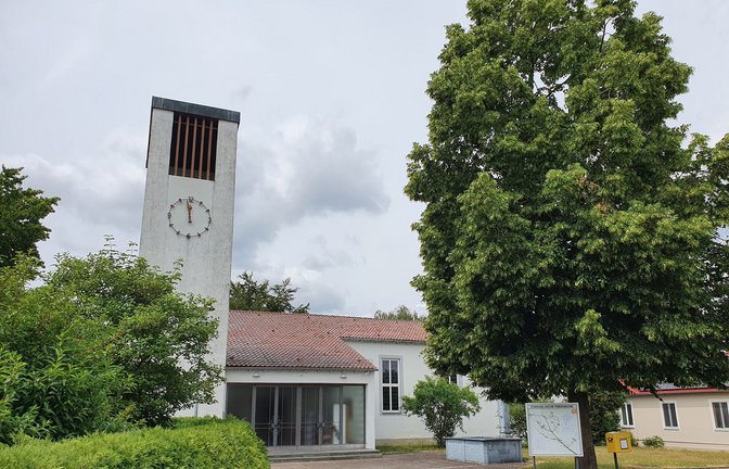 Unter der Woche ist es ruhig rund um die Riedlinger Freikirche, am Sonntag sind die Wohnstraßen zugeparkt.<span class='image-autor'>Foto: red/Wein</span>