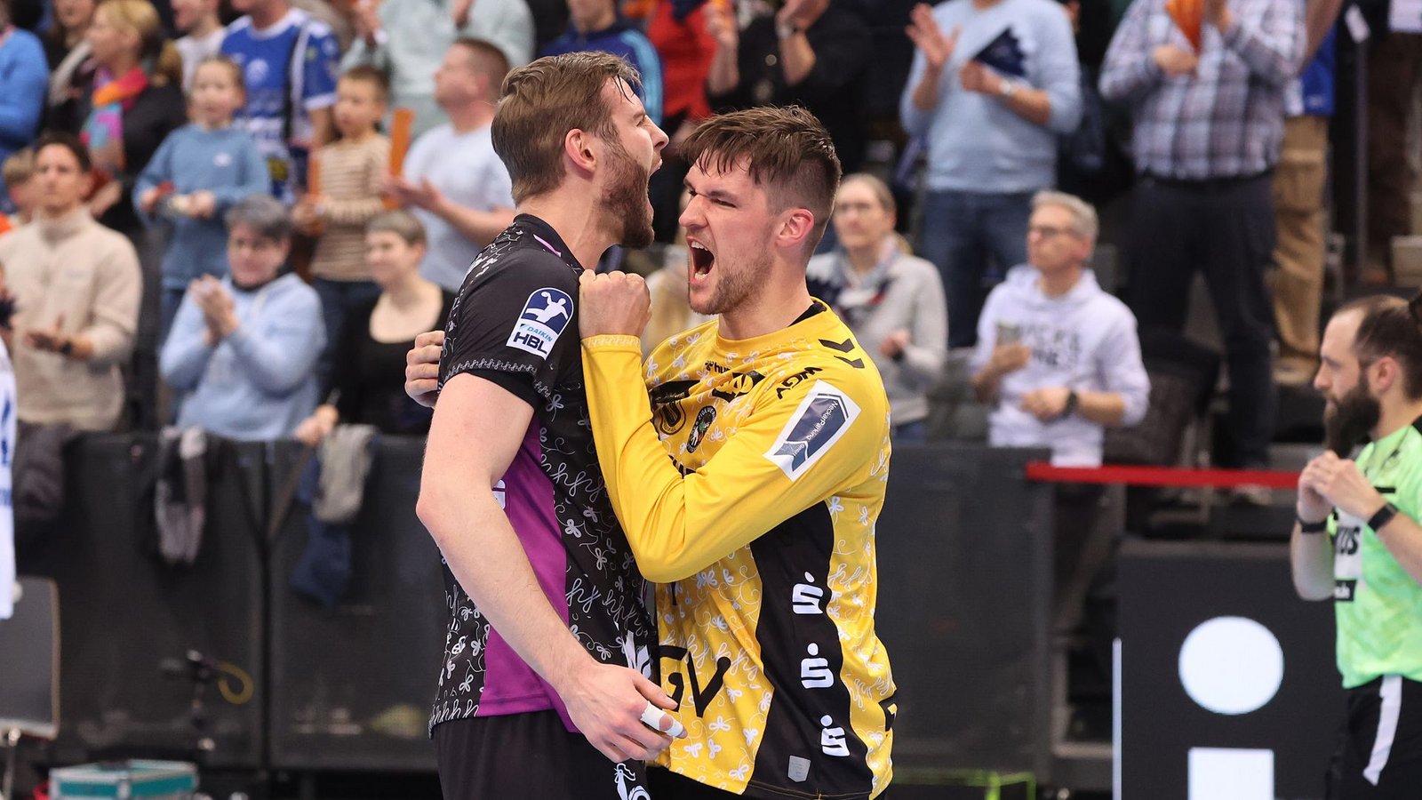 Riesenjubel bei Samuel Röthlisberger (li.) und Mateusz Kornecki nach dem Erfolg gegen Eisenach.Foto: Baumann/Hansi Britsch Riesenjubel bei Samuel Röthlisberger (li.) und Mateusz Kornecki nach dem Erfolg gegen Eisenach.Foto: Baumann/Hansi Britsch