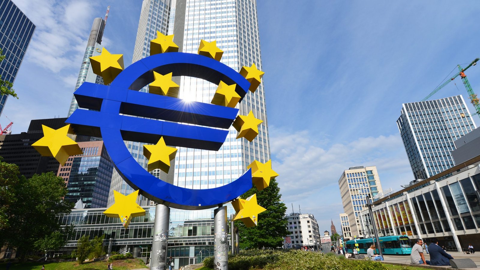 Die EZB entscheidet heute über den Leitzins. Experten erwarten eine Zinspause, doch steigende Inflation und Energiepreise könnten baldige Zinsschritte notwendig machen.Foto: nitpicker / Shutterstock.com