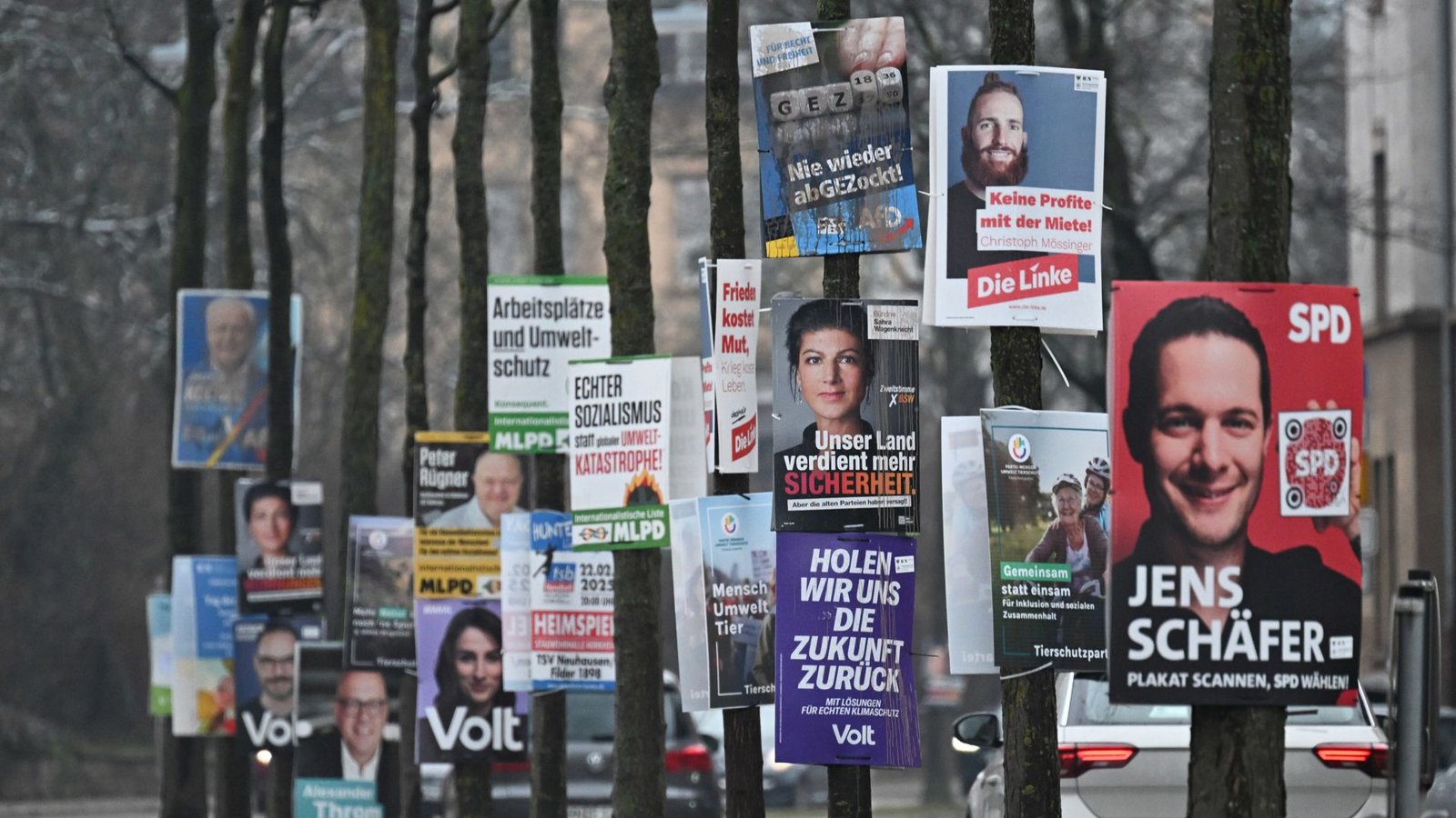 Plakate zur Bundestagswahl – Parteien versuchen über viele Medien von sich zu überzeugen, auch Wahlwerbespots bleiben wichtig.Foto: dpa/Bernd Weißbrod Plakate zur Bundestagswahl – Parteien versuchen über viele Medien von sich zu überzeugen, auch Wahlwerbespots bleiben wichtig.Foto: dpa/Bernd Weißbrod
