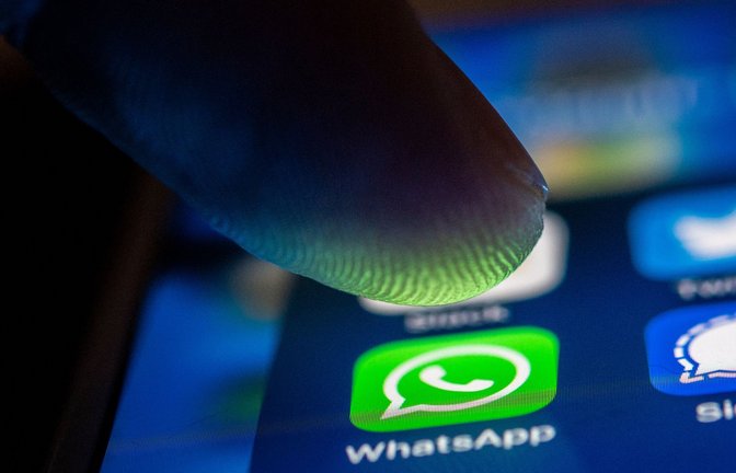 Auf WhatsApp wird der Betrug oft angebahnt.<span class='image-autor'>Foto: dpa/Zacharie Scheurer</span>