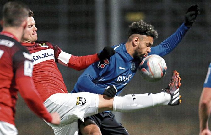 Ruben Reisig (rechts) ist ein Malocher in der Defensive. Foto: Baumann