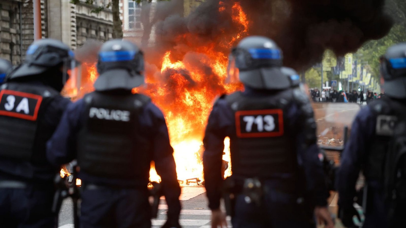Bei den Protesten an französischen Gymnasien kam es zu zahlreichen Sachbeschädigungen und Festnahmen.Jean-Francois Badias/AP/dpa Bei den Protesten an französischen Gymnasien kam es zu zahlreichen Sachbeschädigungen und Festnahmen.Jean-Francois Badias/AP/dpa